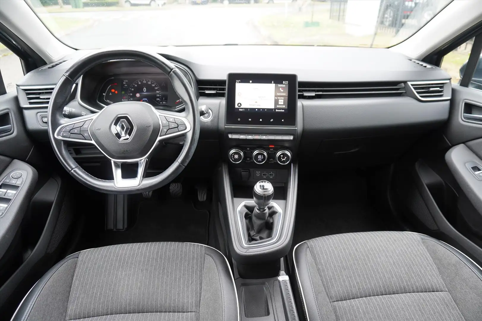 Renault Clio 1.0 TCe 100pk Intens Clima Navi Multi Media Xenon Grau - 2