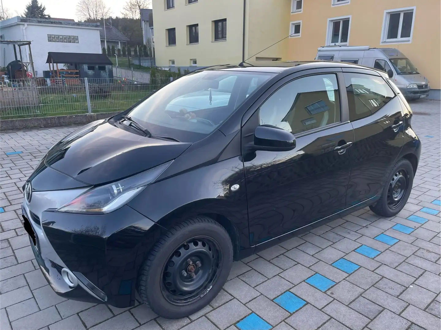 Toyota Aygo x-shift x-play touch Schwarz - 1