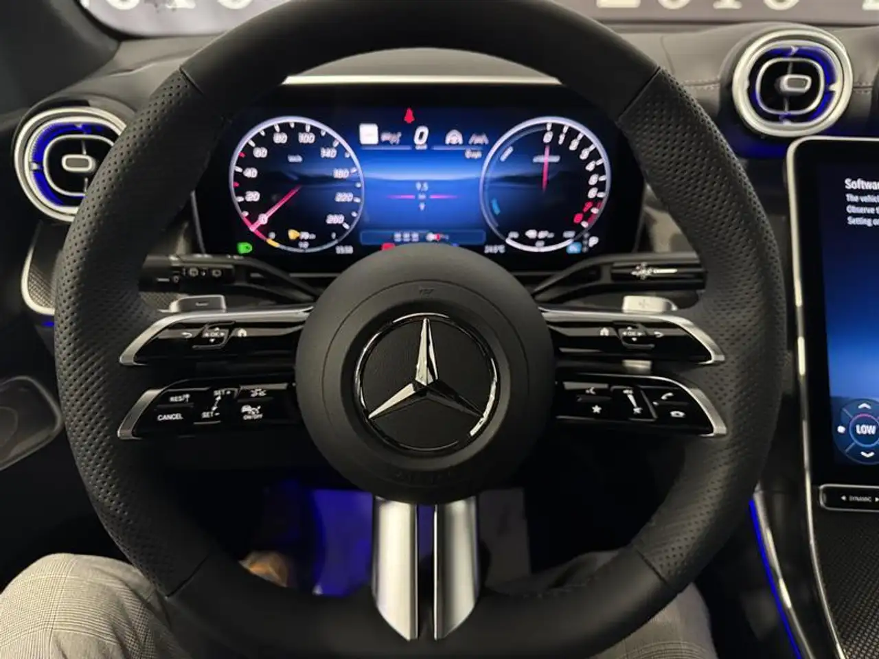 Mercedes-Benz GLC снимка Mercedes-Benz GLC