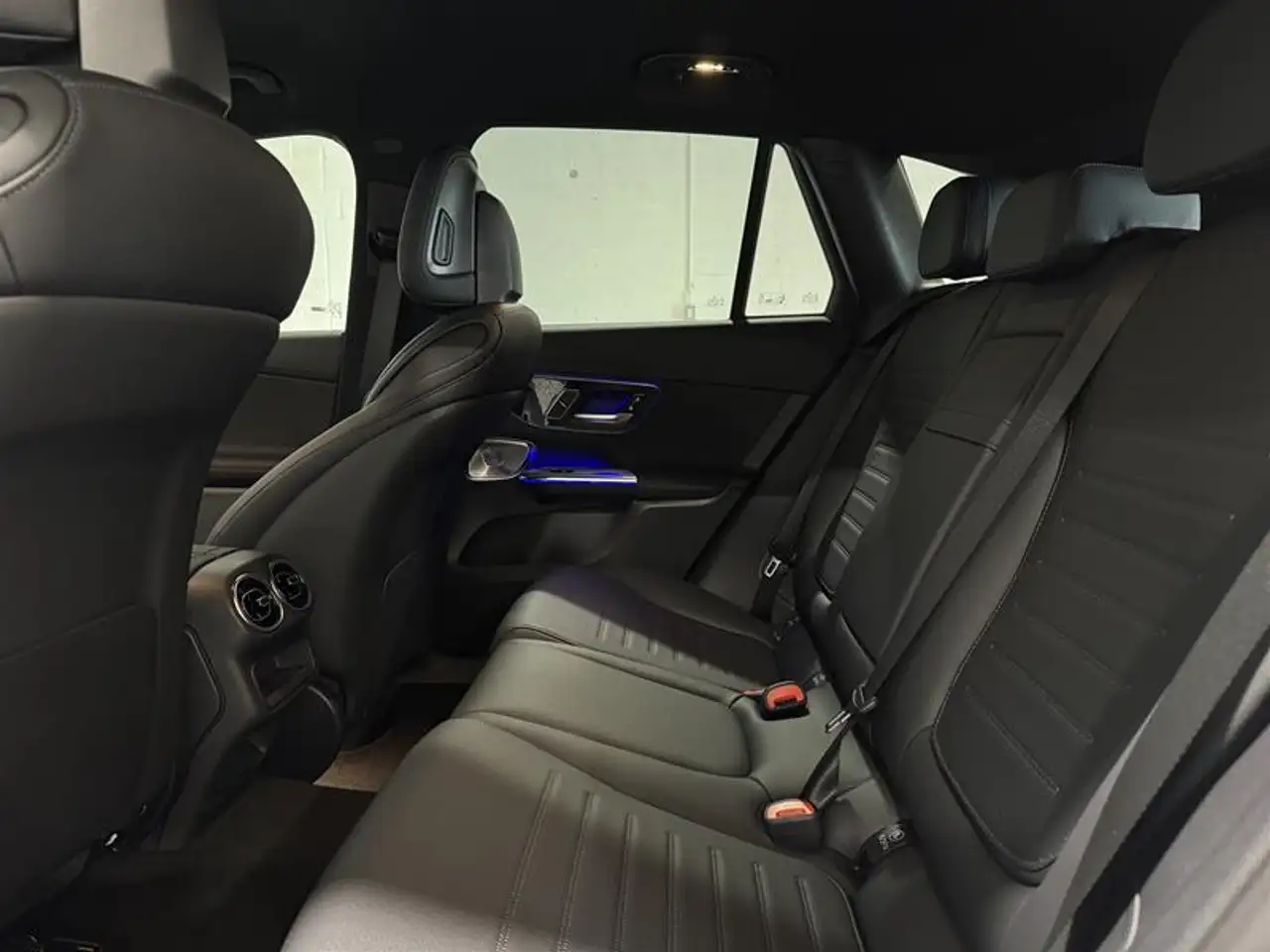 Mercedes-Benz GLC снимка Mercedes-Benz GLC