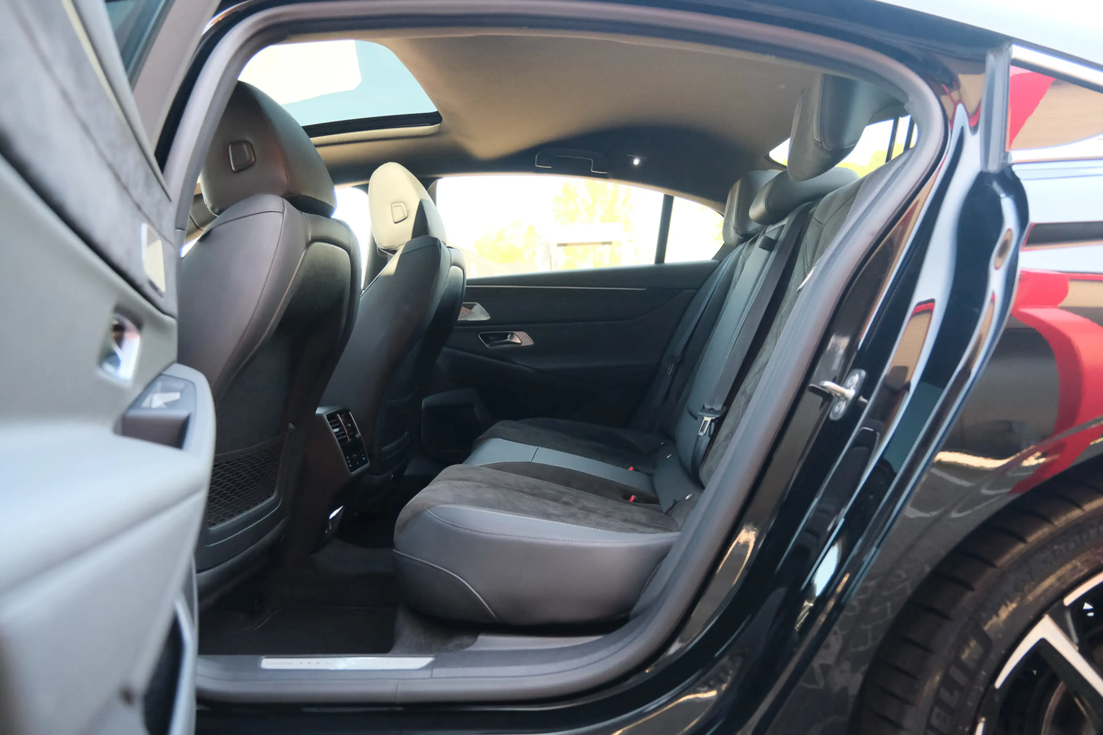 DS Automobiles DS 9 E-Tense 4X4 Performance Line+ — photo 34