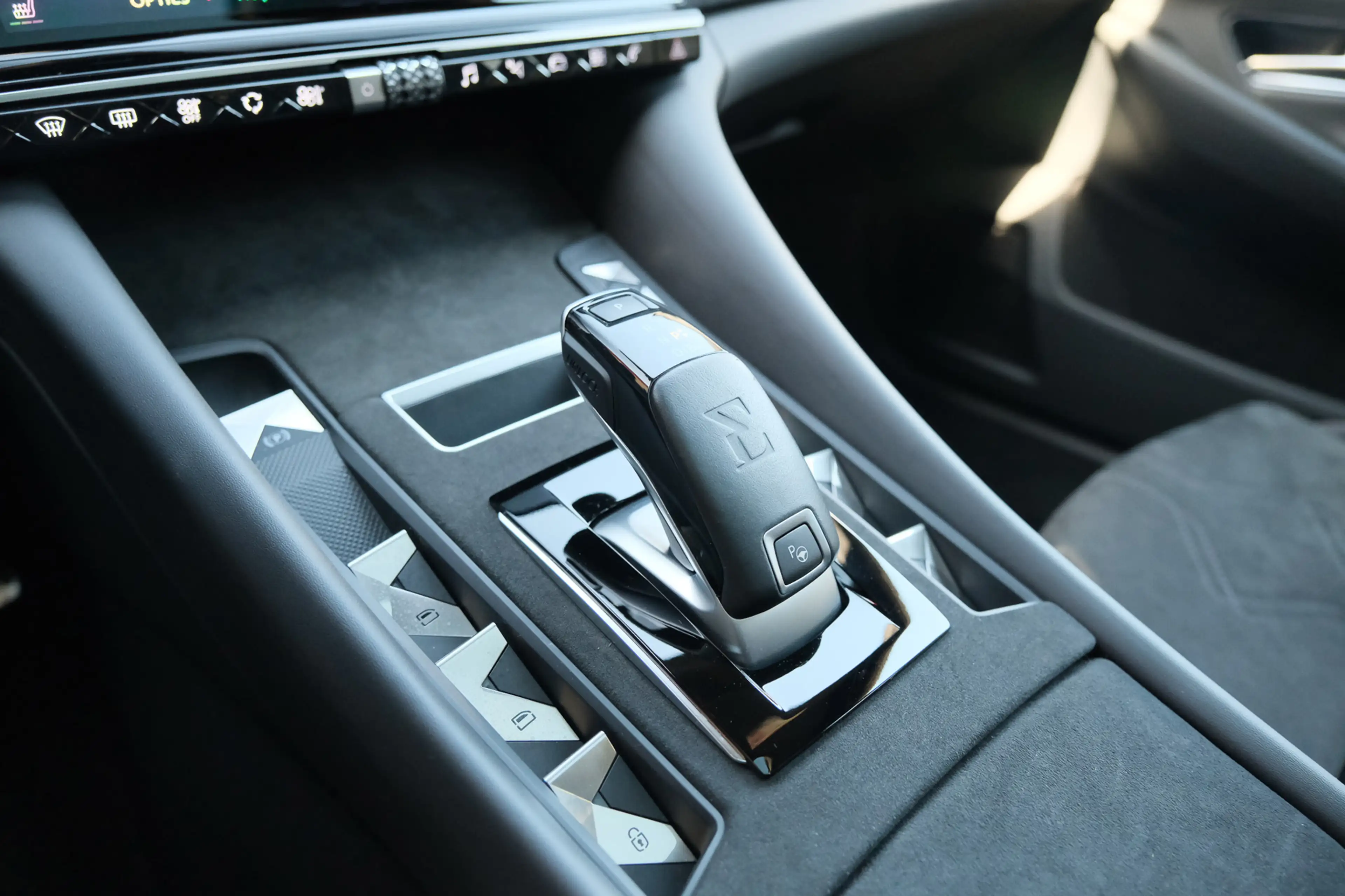 DS Automobiles DS 9 E-Tense 4X4 Performance Line+ — photo 12