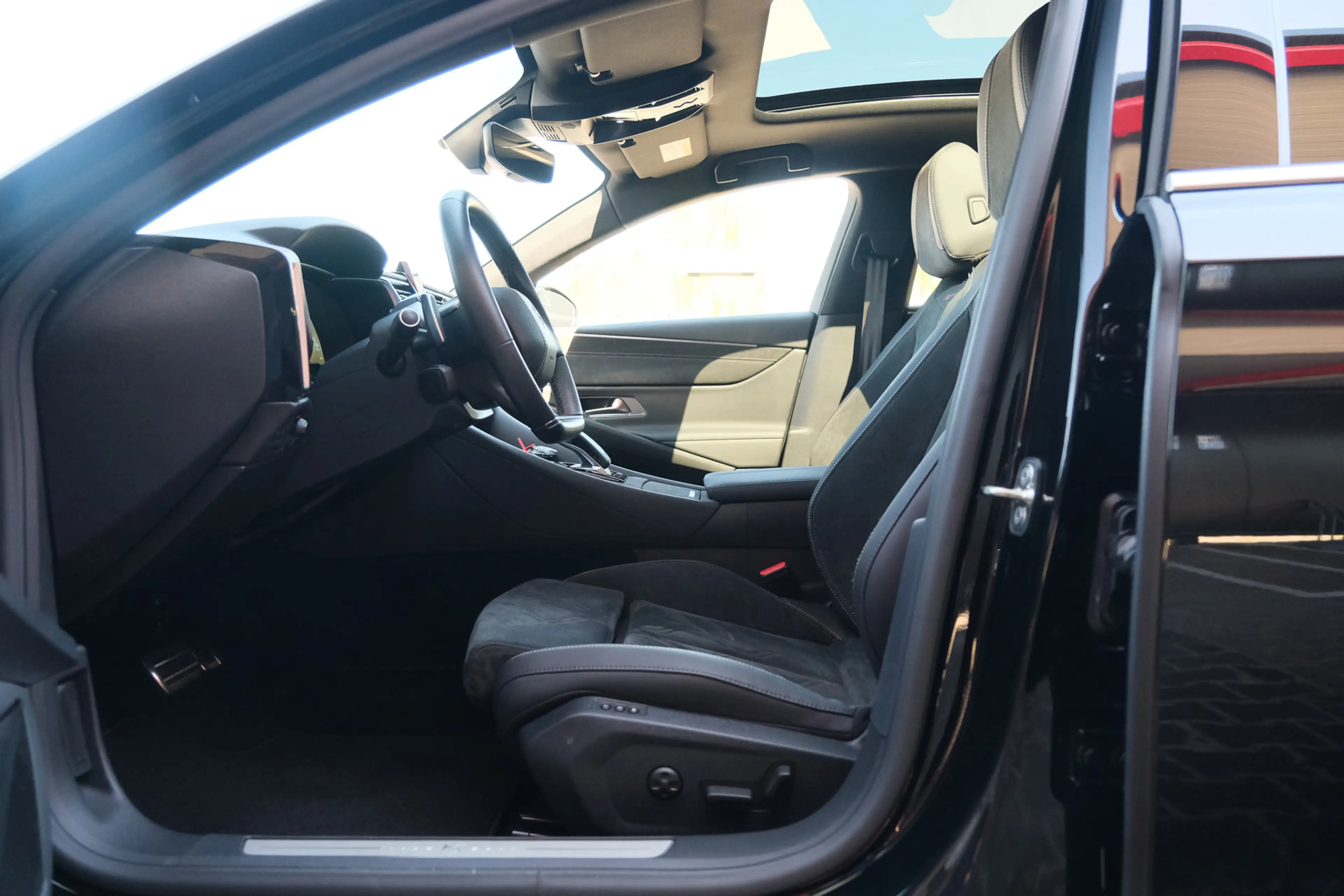 DS Automobiles DS 9 E-Tense 4X4 Performance Line+ — photo 29