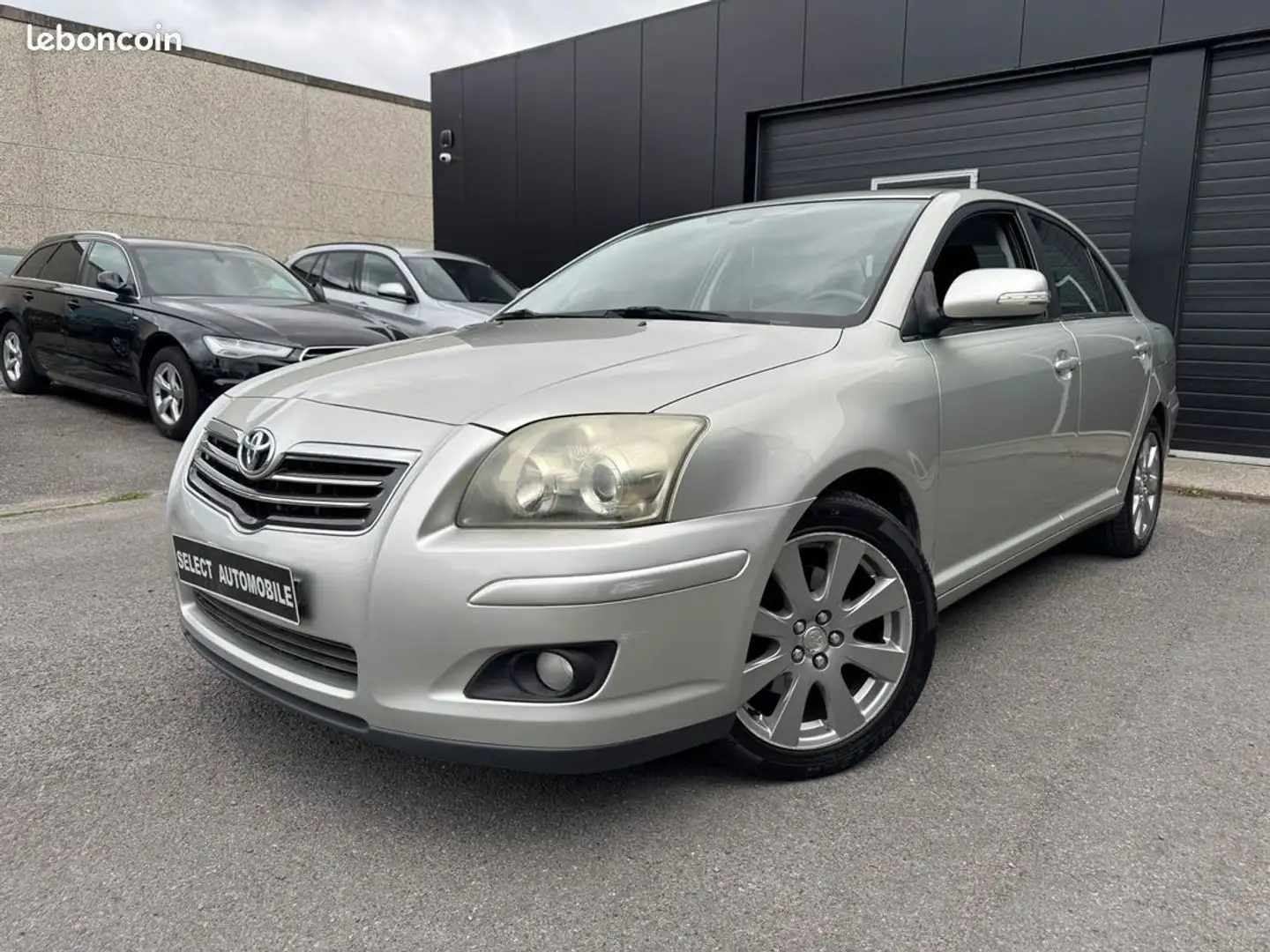 Toyota Avensis 2.0 D-4D 126cv GARANTIE Gris - 1