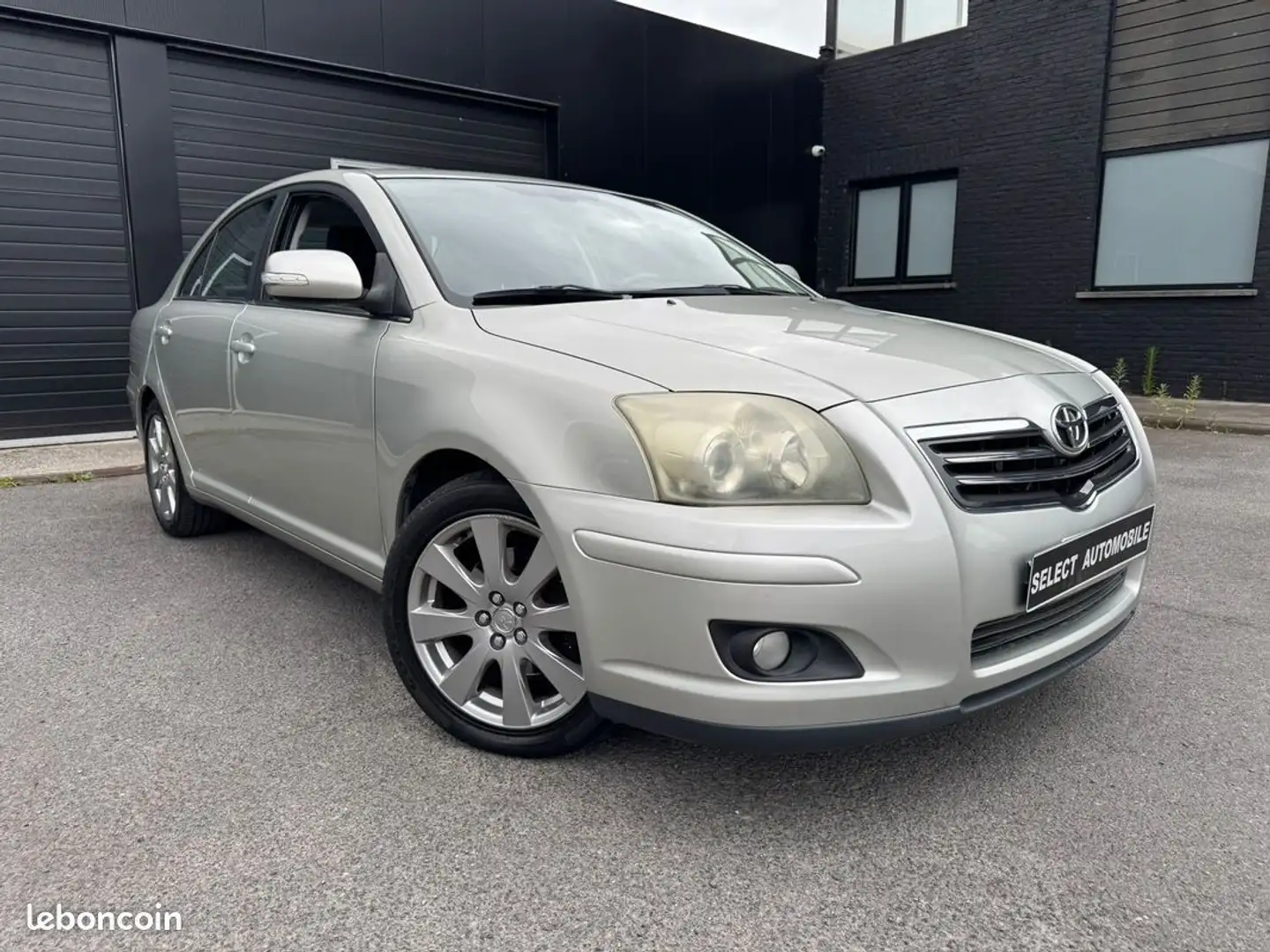 Toyota Avensis 2.0 D-4D 126cv GARANTIE Gris - 2