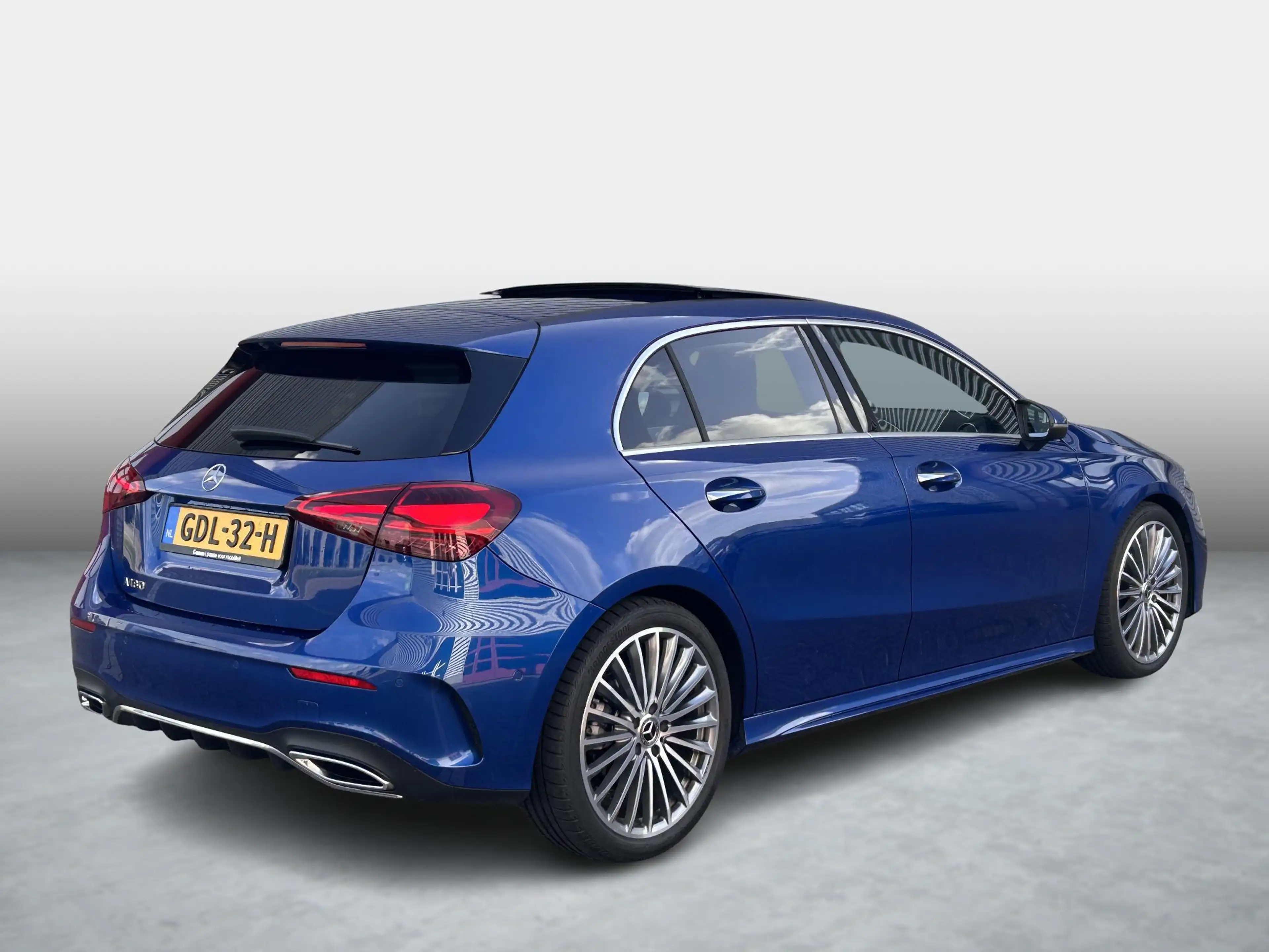 Mercedes-Benz A 180 Star Edition AMG | Panoramadak | Winter Pakket | M — photo 2