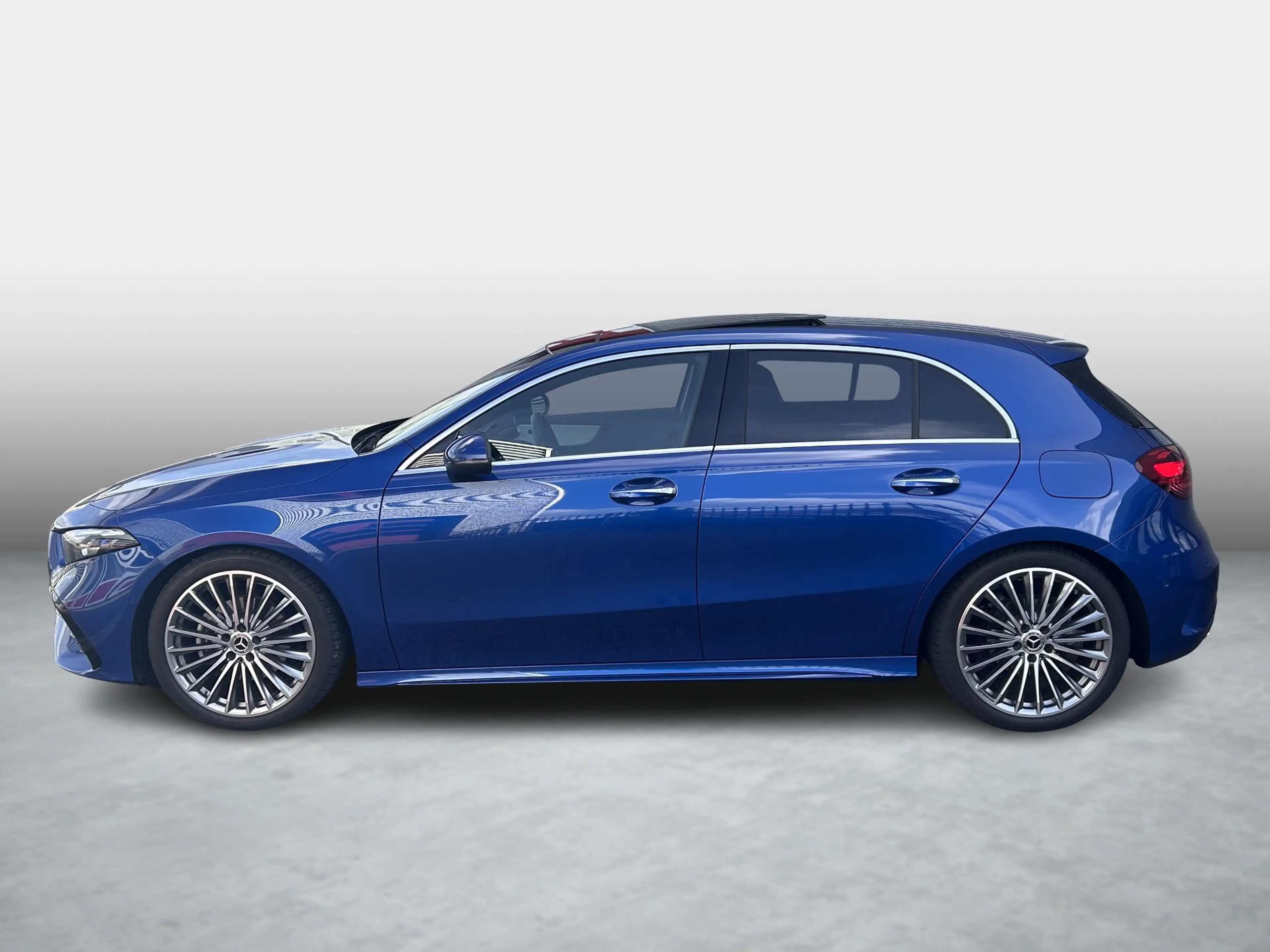 Mercedes-Benz A 180 Star Edition AMG | Panoramadak | Winter Pakket | M — photo 3