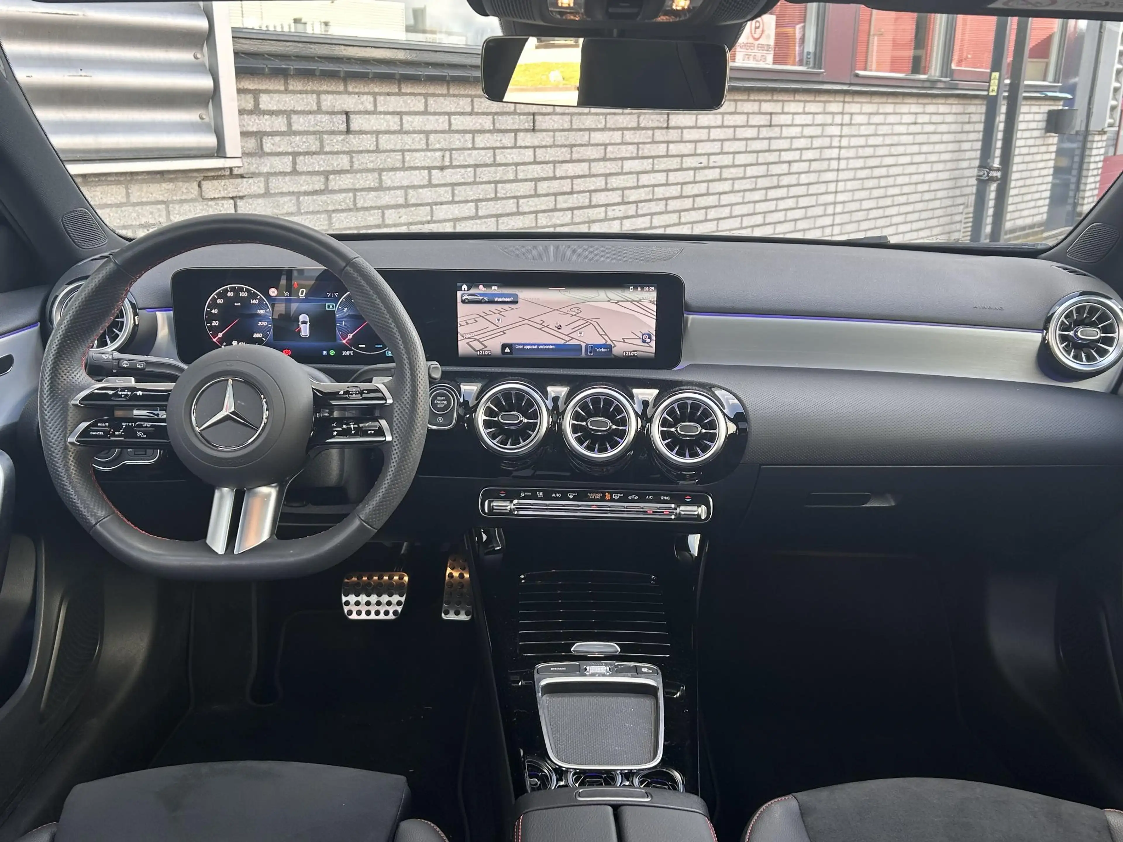 Mercedes-Benz A 180 Star Edition AMG | Panoramadak | Winter Pakket | M — photo 4