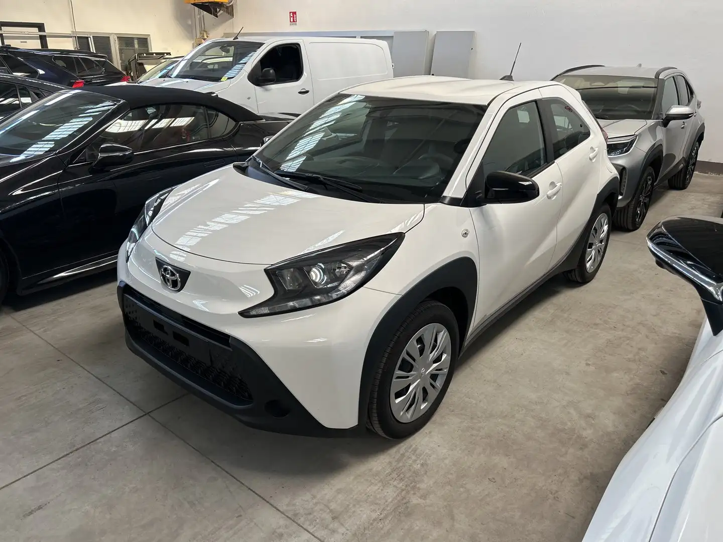 Toyota Aygo X Aygo X 1.0 VVT-i 72 CV 5 porte Active S-CVT Blanc - 1