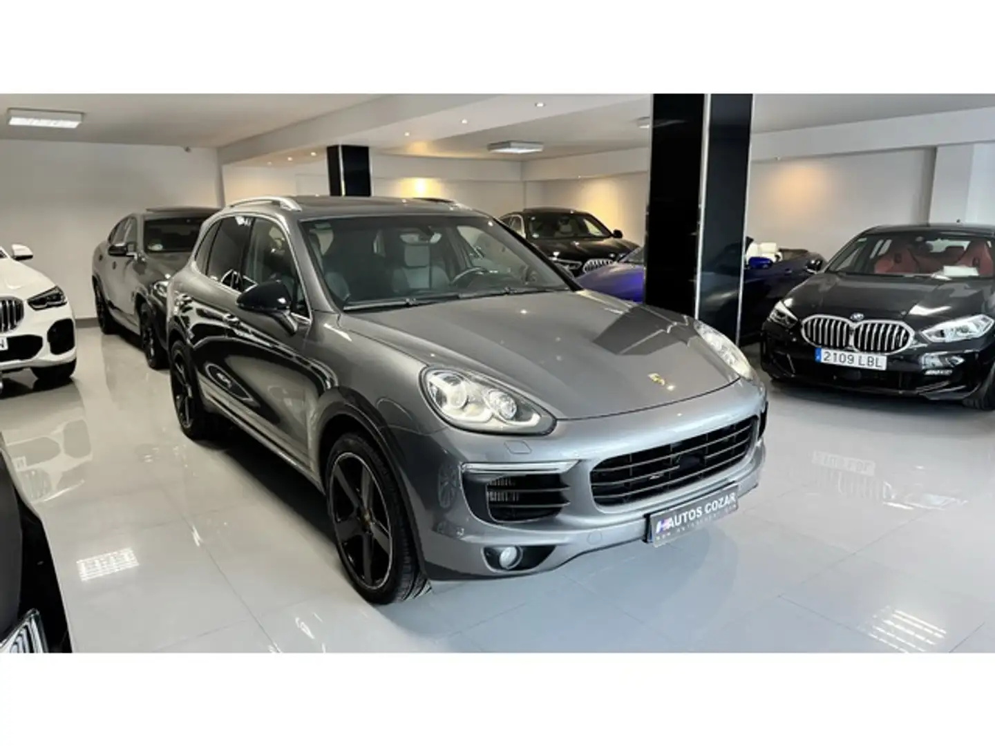 Porsche Cayenne Diesel Aut. Grijs - 2