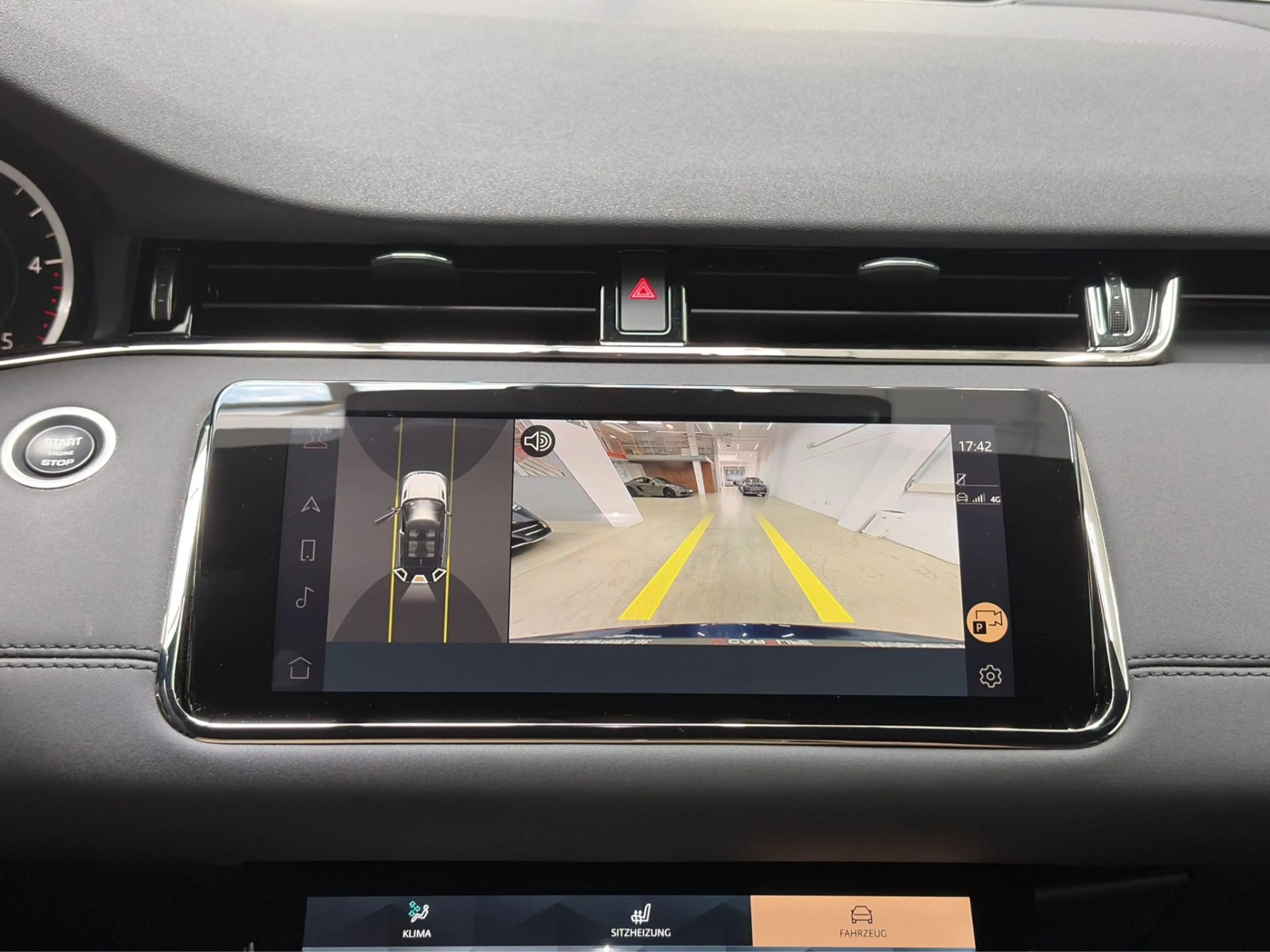 Land Rover Range Rover Evoque R-Dynamic SE D200 *Acc*360*Meridian*Memory*Assist — photo 13