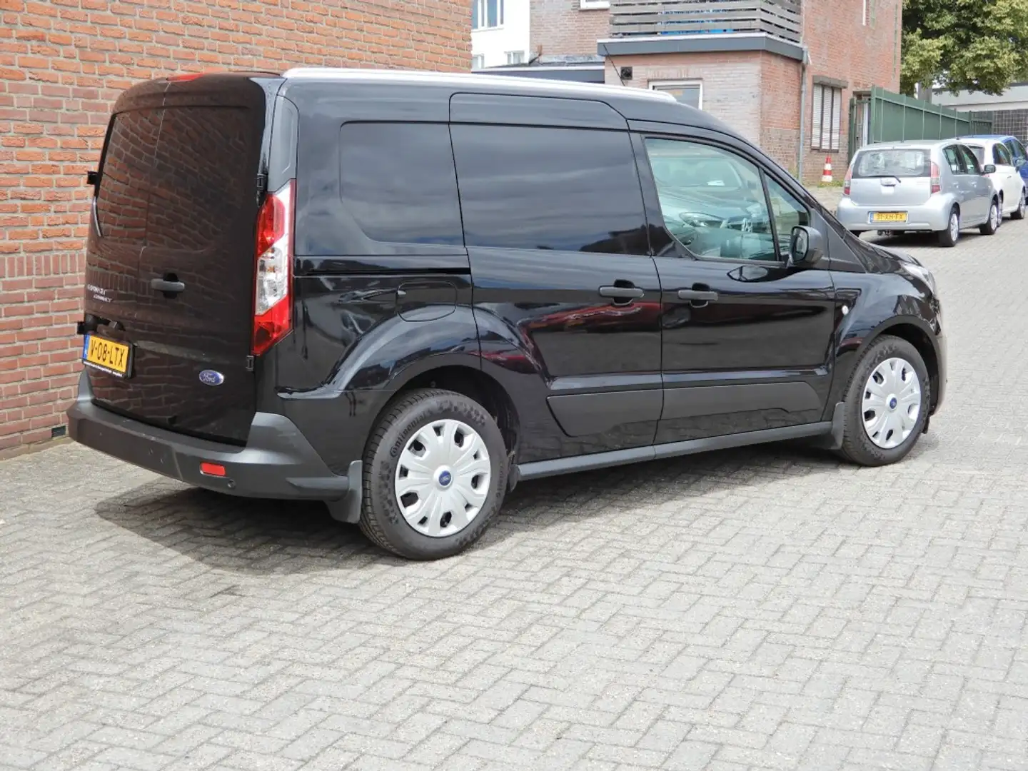 Ford Transit Connect 1.5 ECOBLUE L1 TREND 120PK 2x schuifdeur Zwart - 2