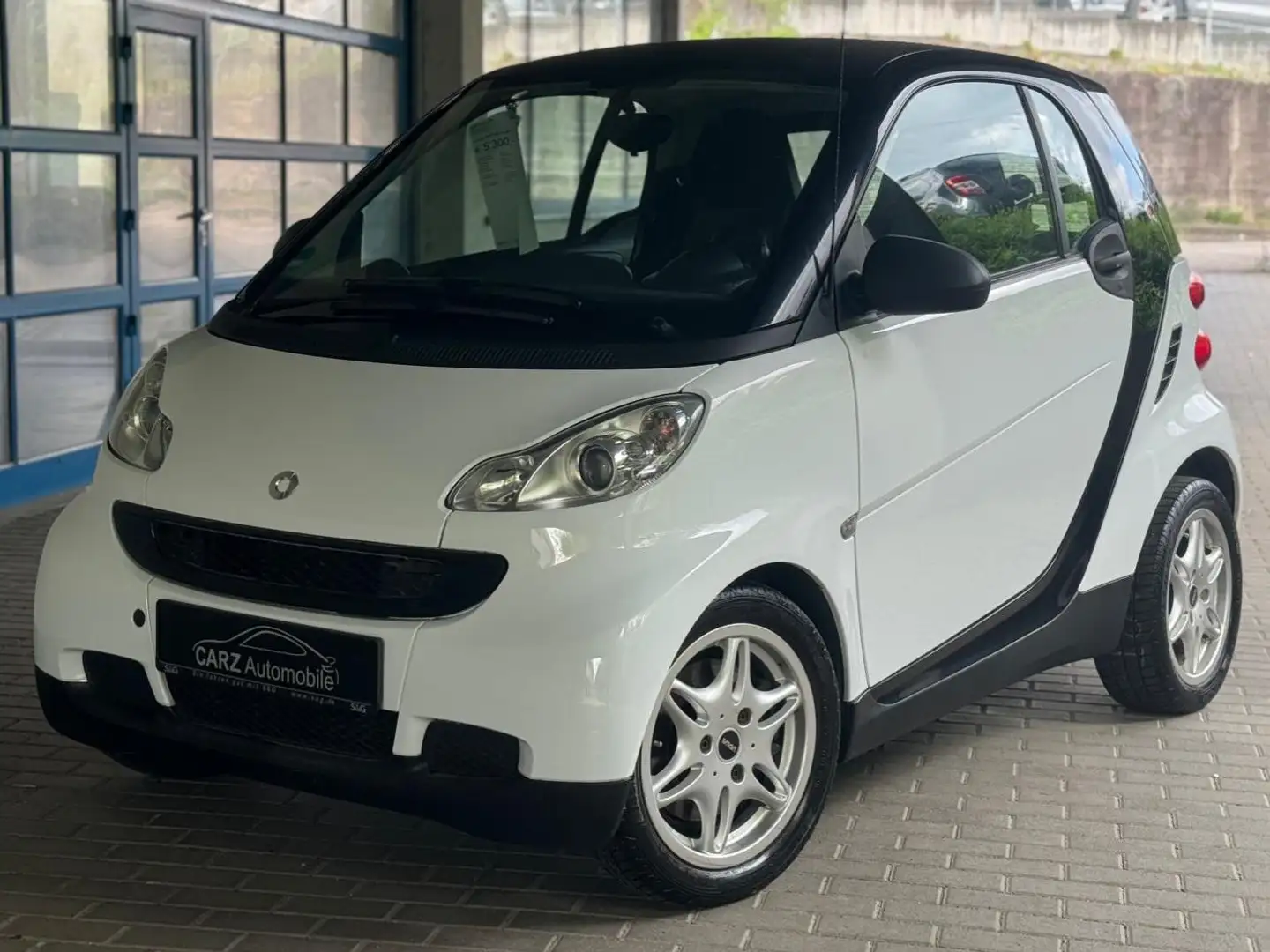 smart forTwo coupe** 1. Hand ** Weiß - 1