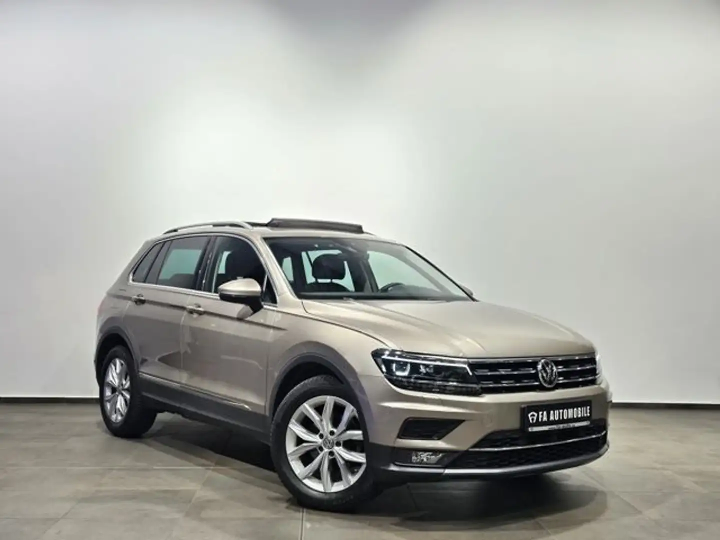 Volkswagen Tiguan Highline Pano Led Virtual HuD 360"18 Zoll Beige - 2