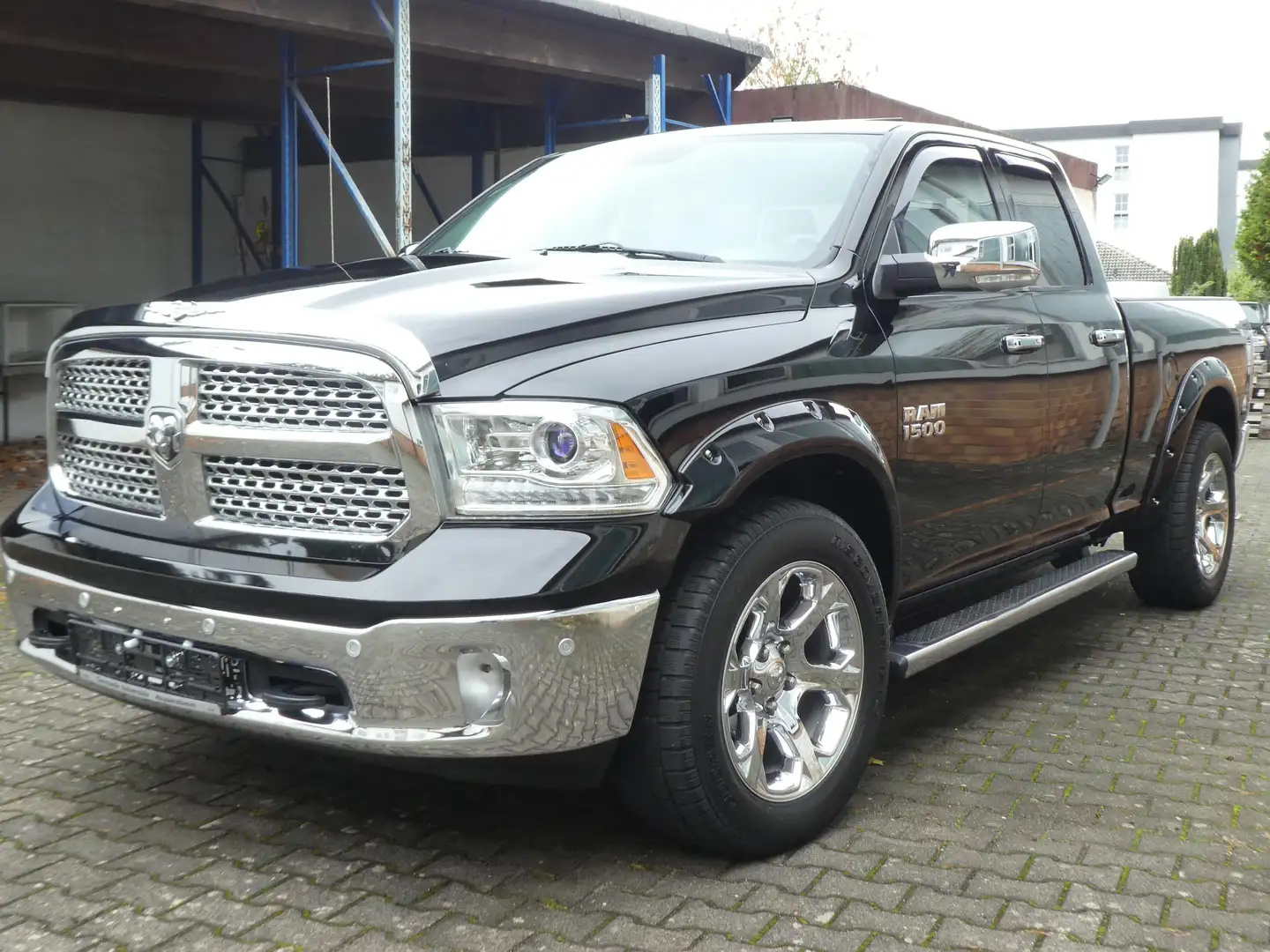 Dodge RAM 1500 5.7l HEMI LPG QuadCab Laramie Noir - 1