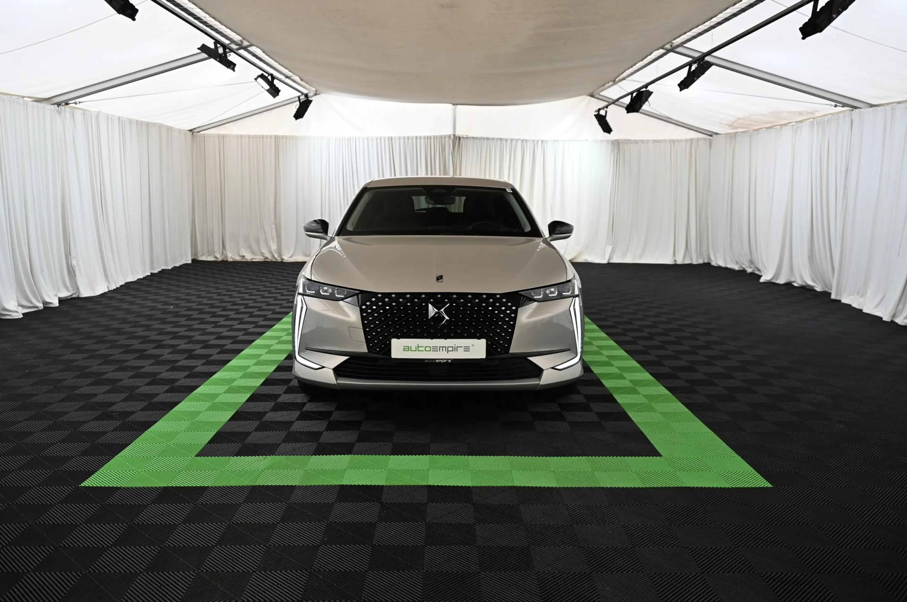 DS Automobiles DS 4 1.6 E-Tense 225 Etolie Alcantara UVP 53.000 EUR — photo 3