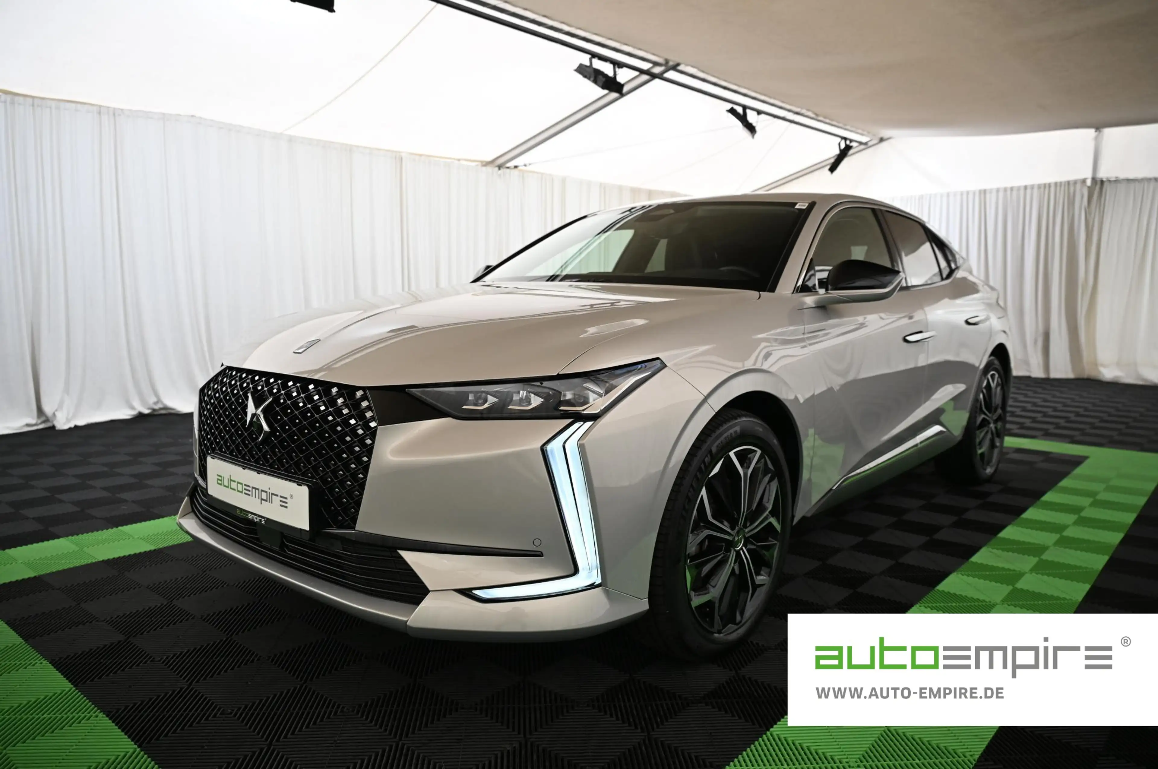 DS Automobiles DS 4 1.6 E-Tense 225 Etolie Alcantara UVP 53.000 EUR