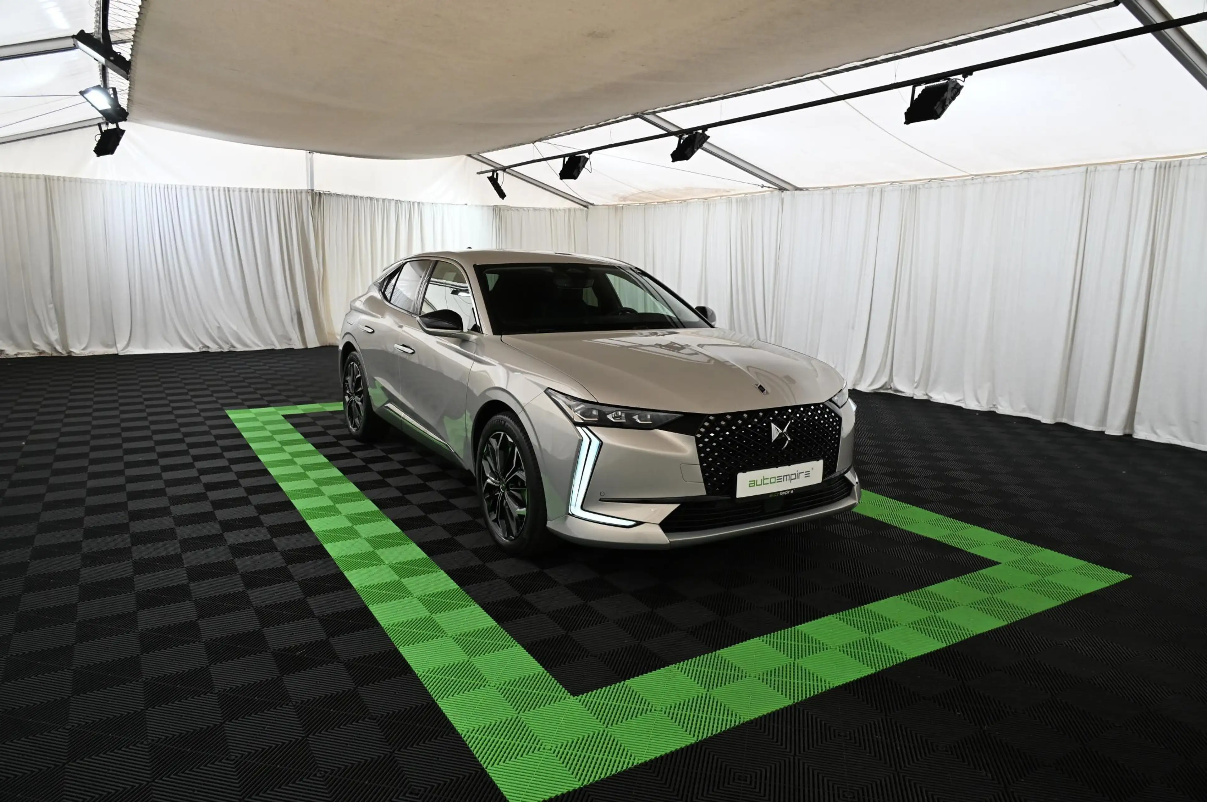 DS Automobiles DS 4 1.6 E-Tense 225 Etolie Alcantara UVP 53.000 EUR — photo 4