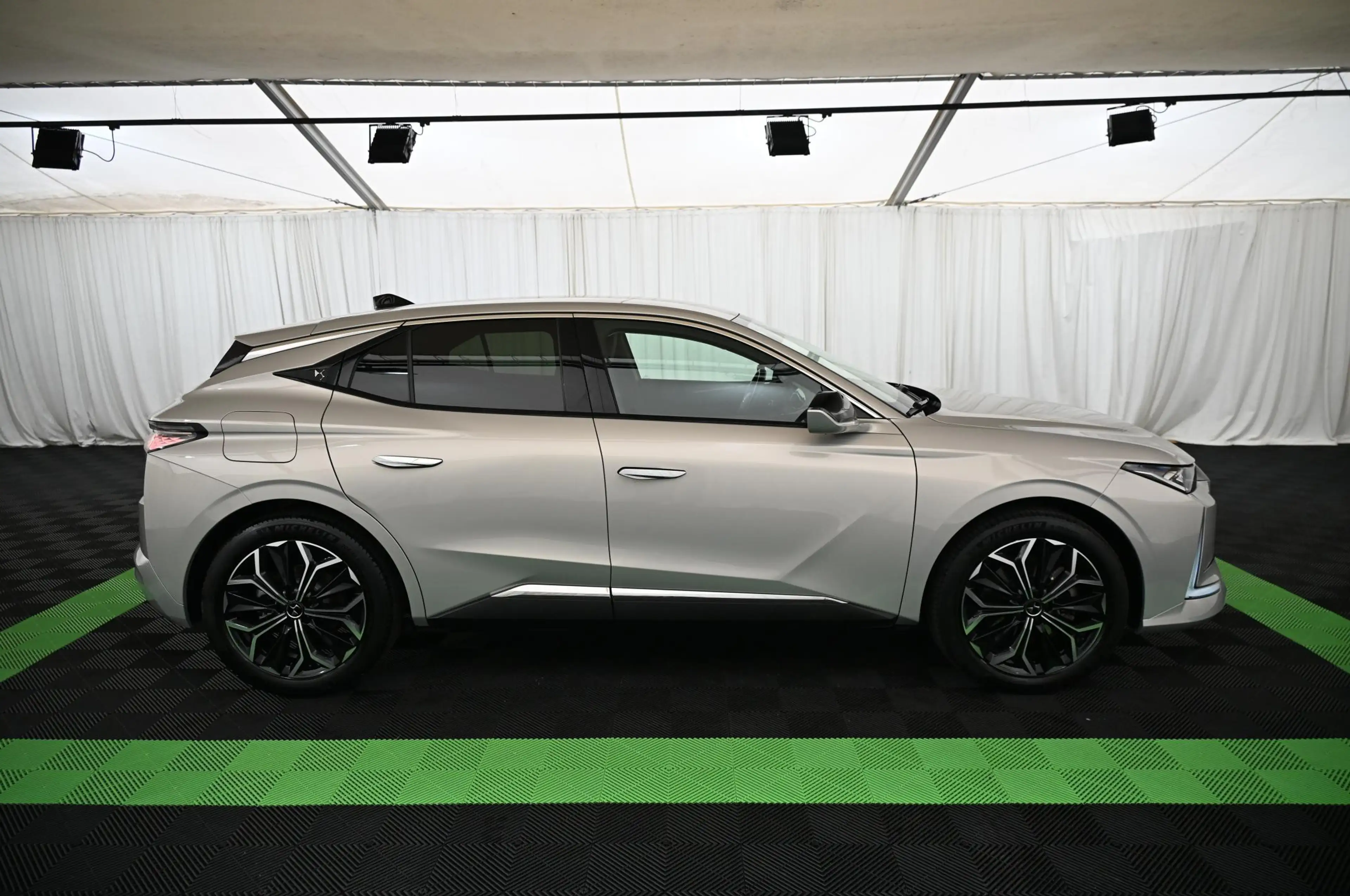 DS Automobiles DS 4 1.6 E-Tense 225 Etolie Alcantara UVP 53.000 EUR — photo 8