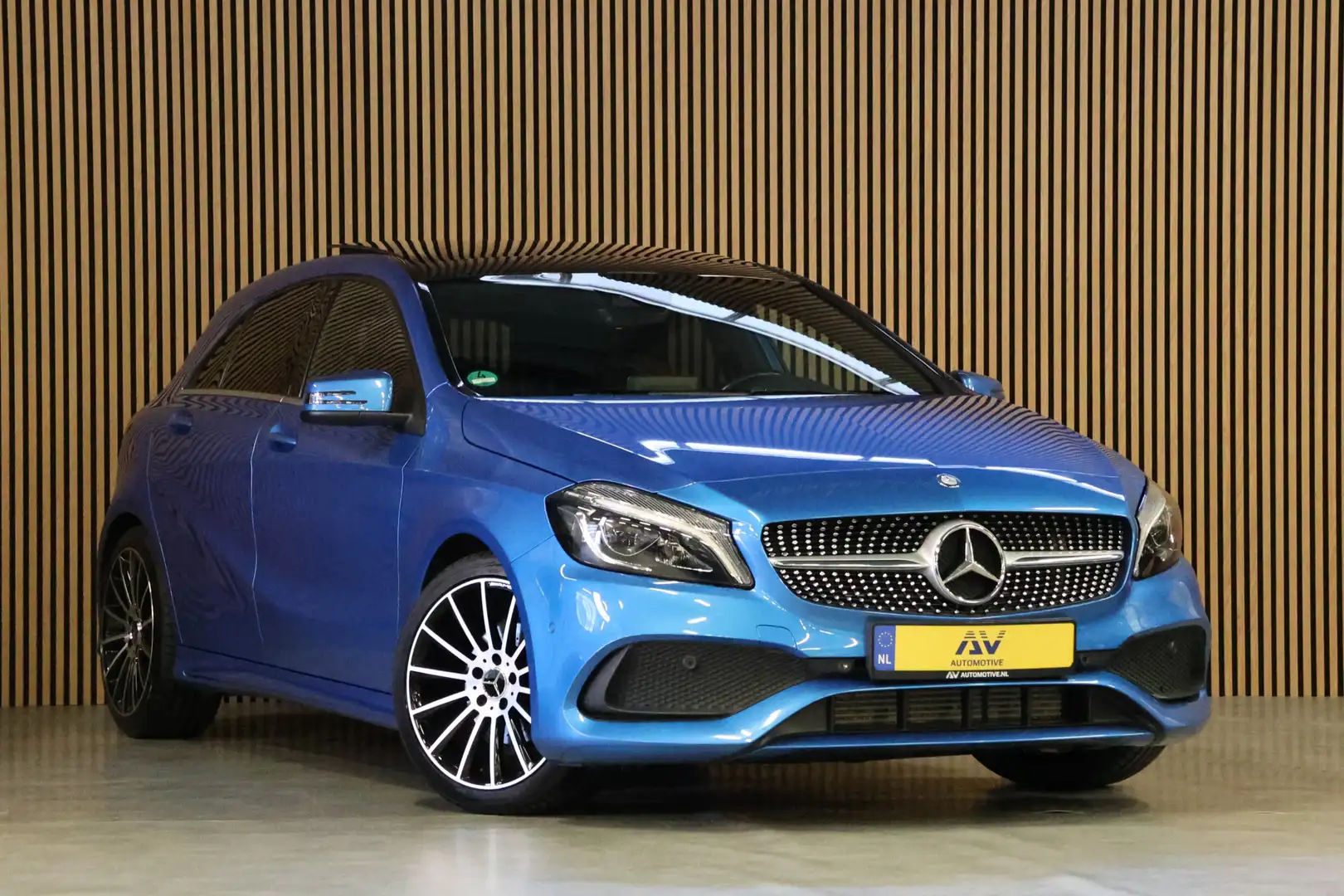 Mercedes-Benz A 180 AMG | Panoramadak | CarPlay | Camera | Dodehoekdet Bleu - 2
