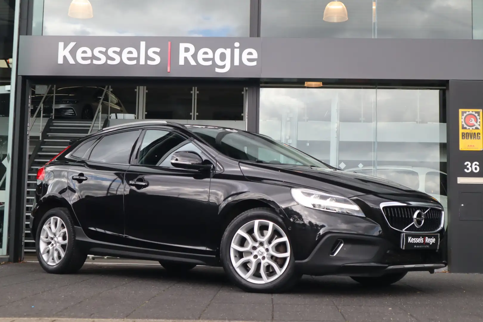 Volvo V40 Cross Country 1.5 T3 Luxury H&K Pano Keyless Stoelverwarming Cam Noir - 2