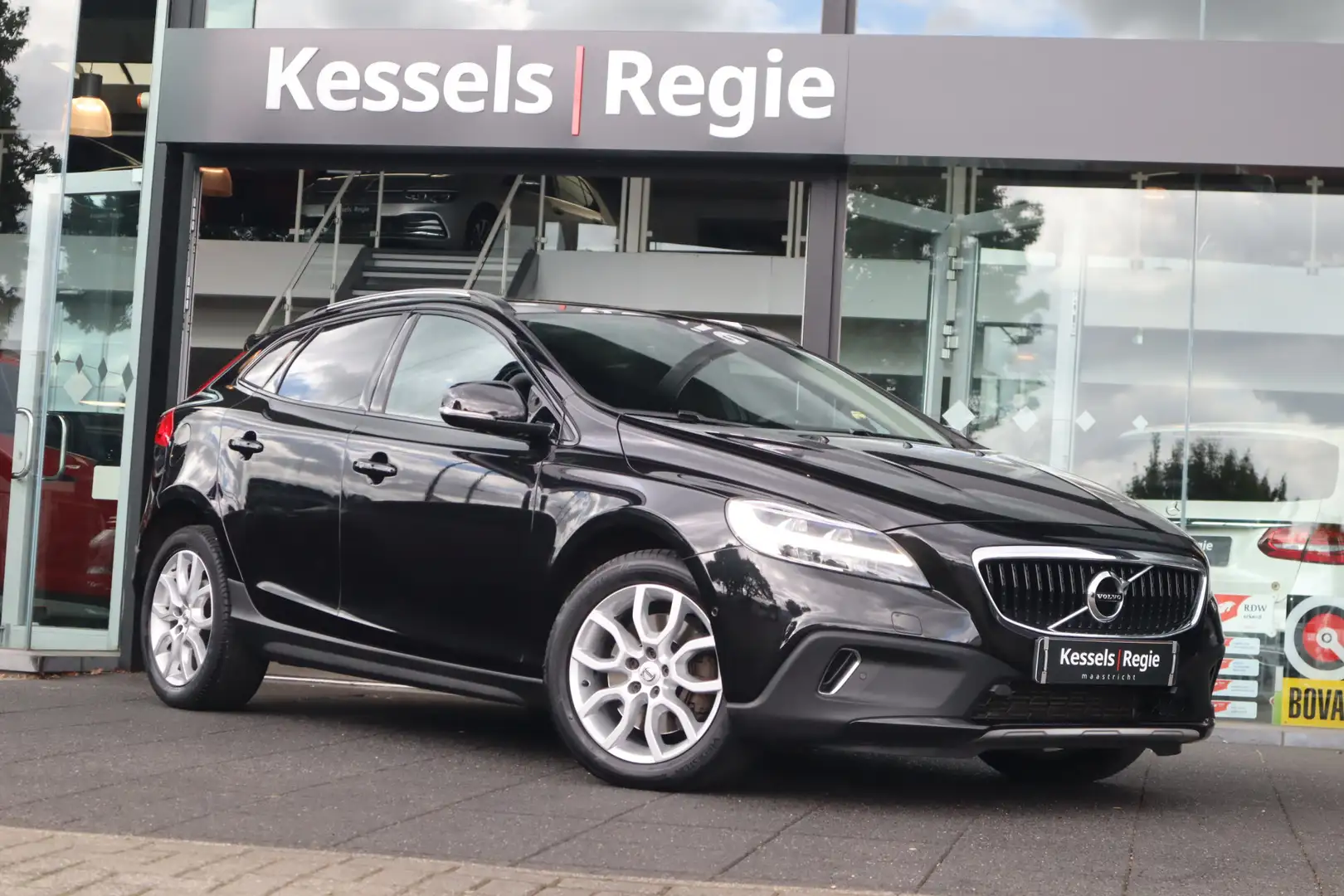 Volvo V40 Cross Country 1.5 T3 Luxury H&K Pano Keyless Stoelverwarming Cam Noir - 1