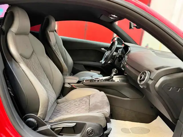 Audi TT view 12