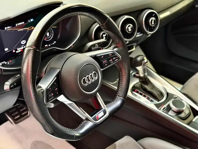Audi TT view 11