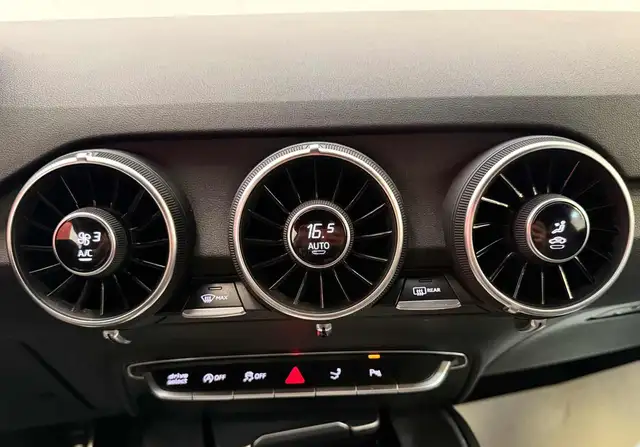 Audi TT view 17