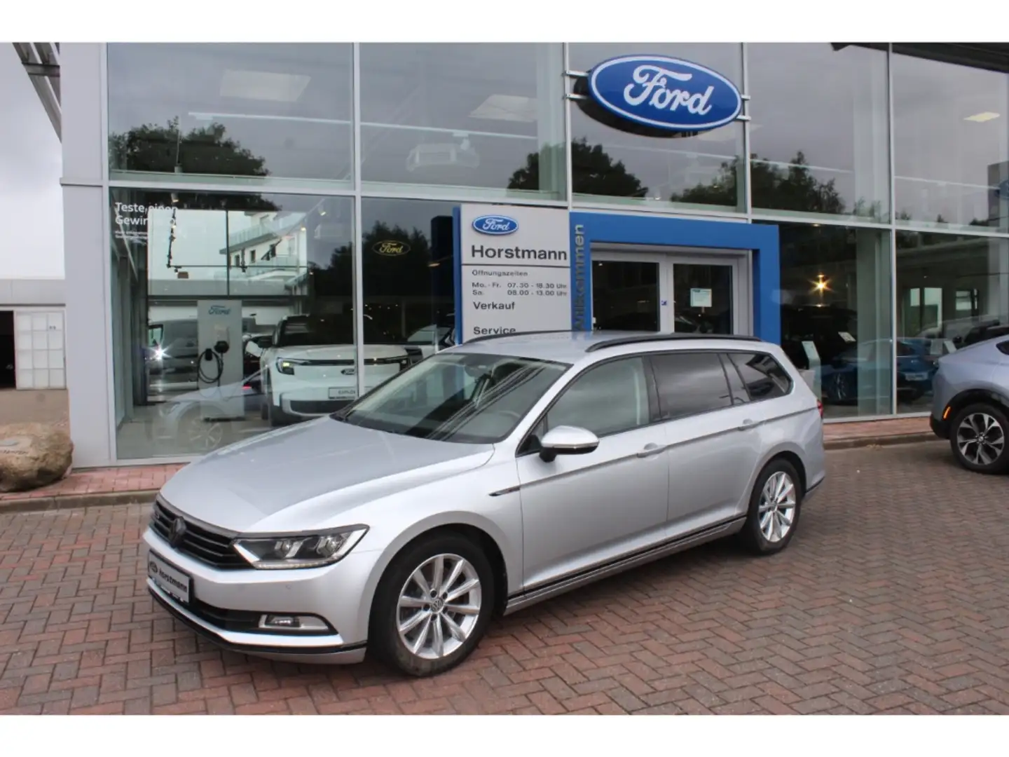 Volkswagen Passat HIGHLINE AUTOMATIK 4MOTION, NAVI, PDC, LED, ACC, B Zilver - 1