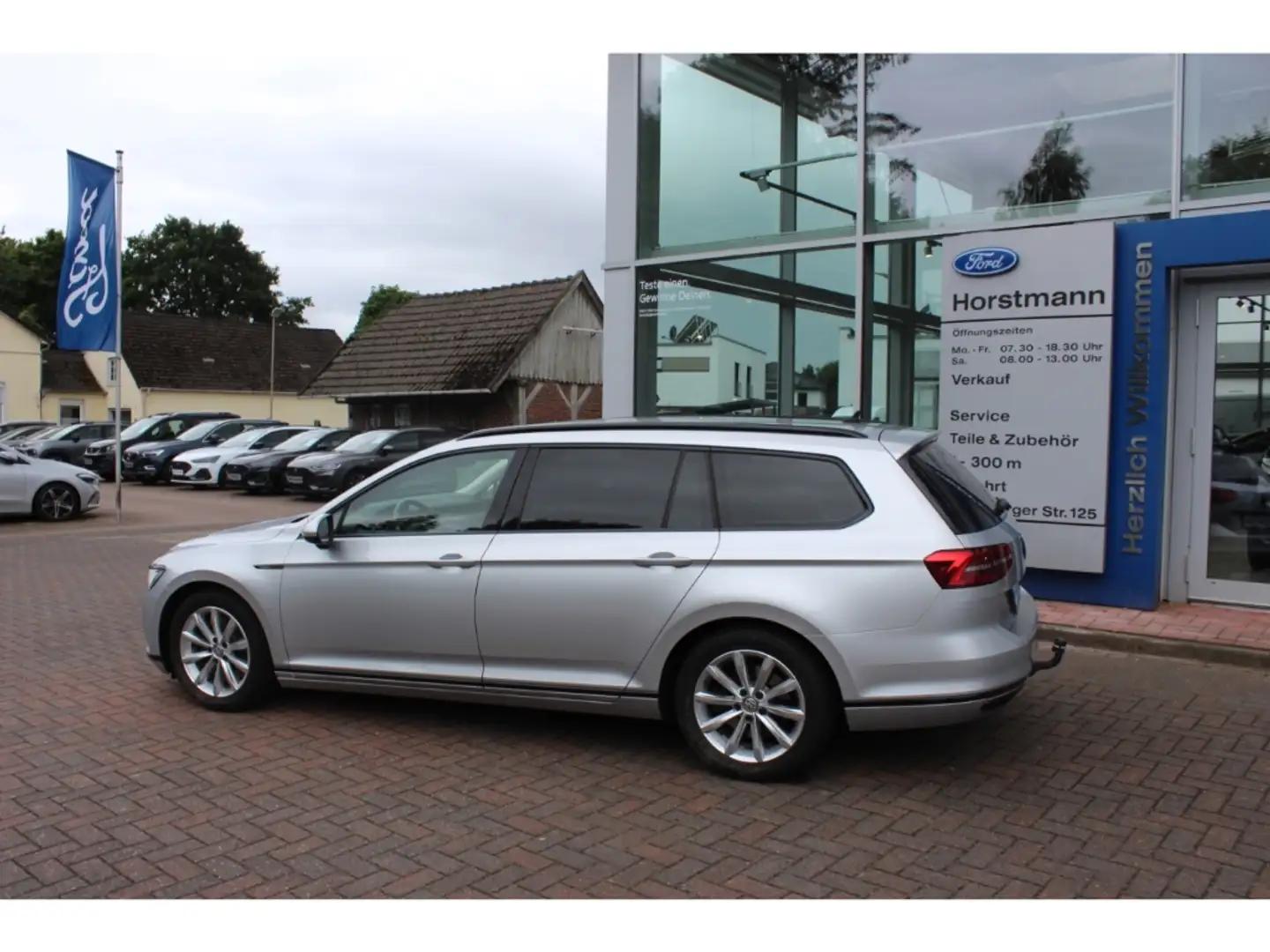 Volkswagen Passat HIGHLINE AUTOMATIK 4MOTION, NAVI, PDC, LED, ACC, B Zilver - 2
