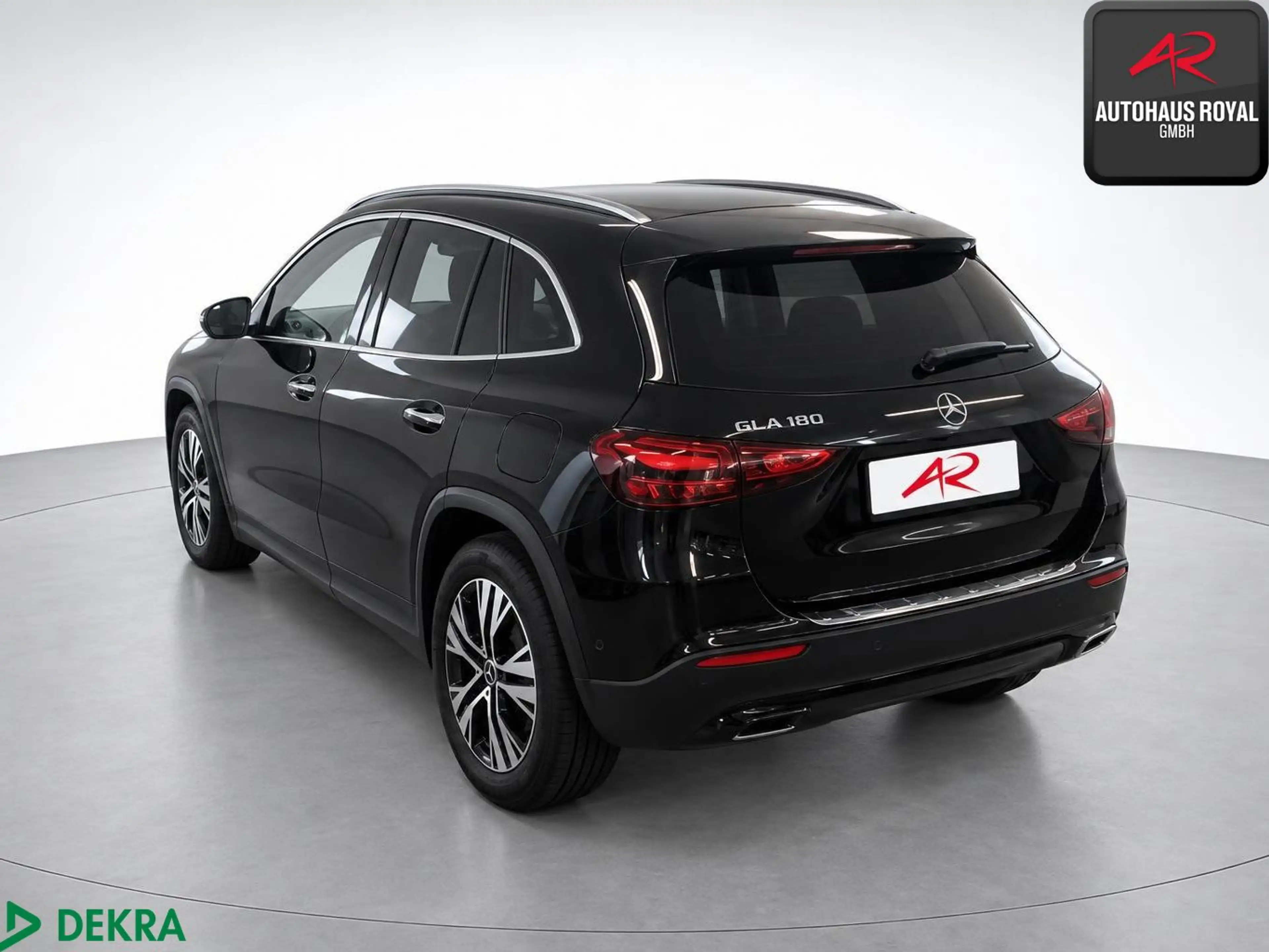Mercedes-Benz GLA 180 PROGRESSIVE LINE ADVANCED PANO,MULTIBEAM — photo 2