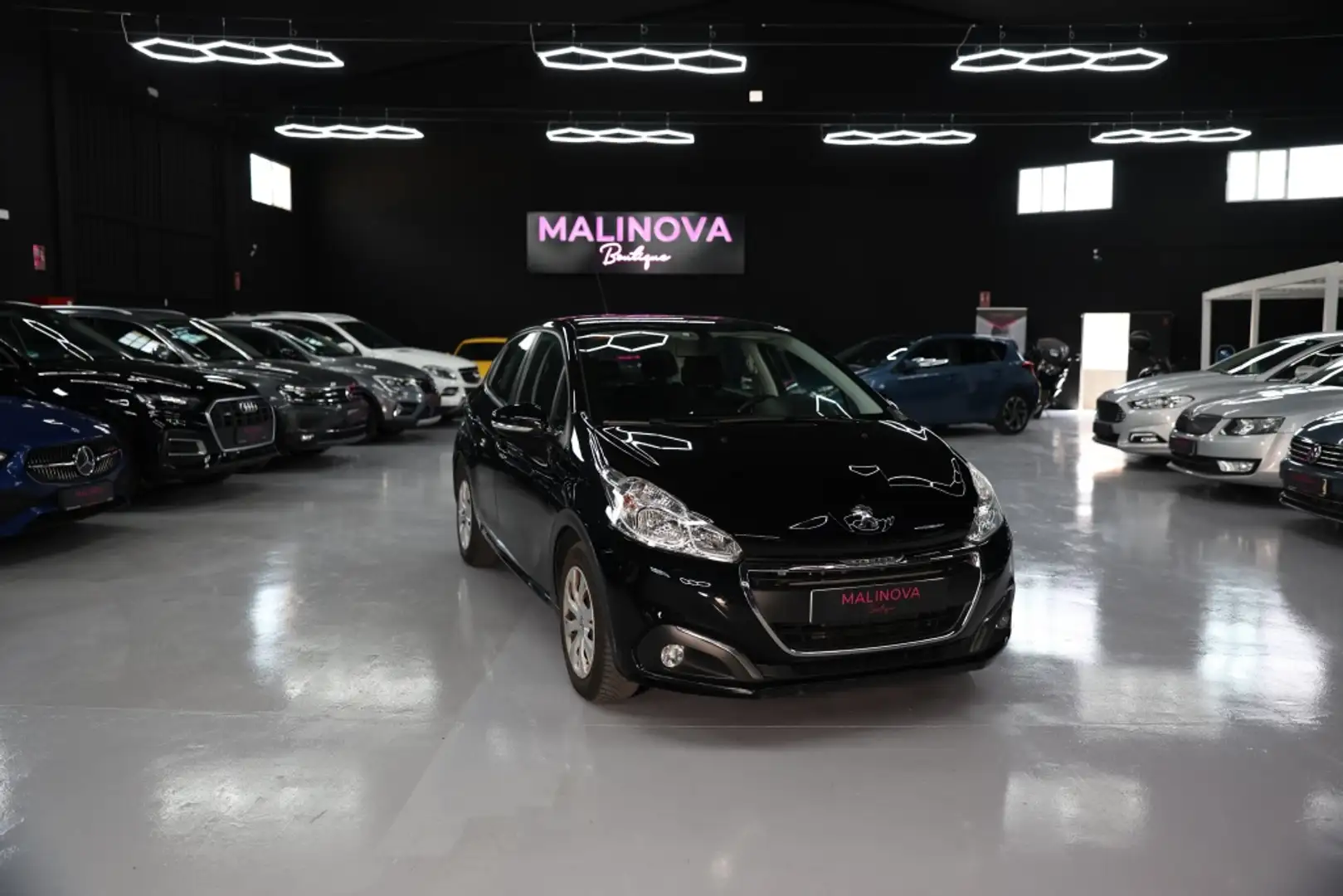 Peugeot 208 1.2 PureTech S&S Tech Edition 82 Negro - 1