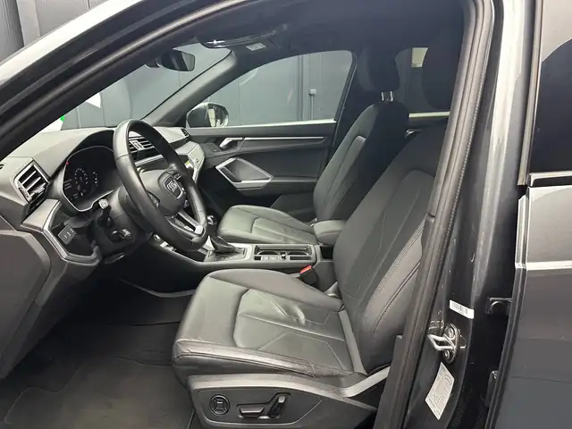 Audi Q3 view 14