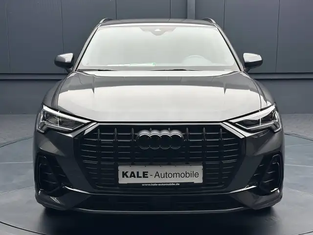 Audi Q3 view 8