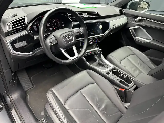 Audi Q3 view 15