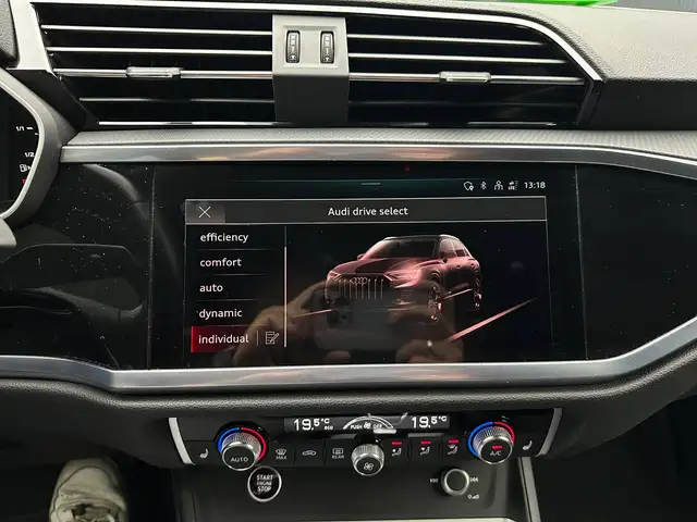 Audi Q3 view 21