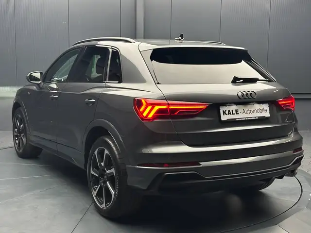 Audi Q3 view 3
