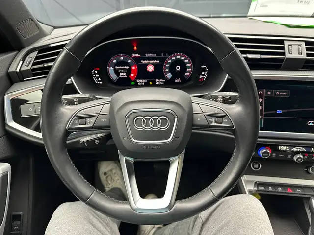 Audi Q3 view 16