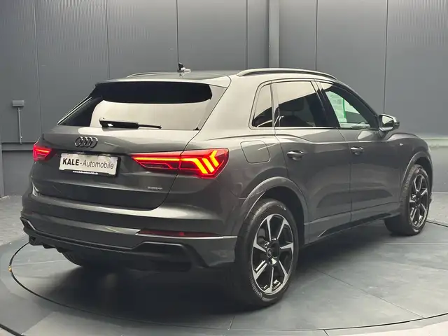 Audi Q3 view 5