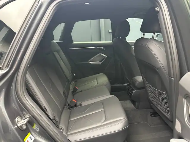 Audi Q3 view 25