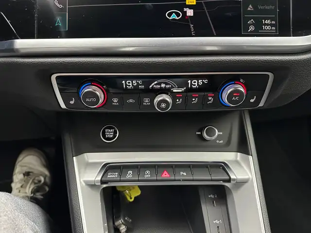 Audi Q3 view 19
