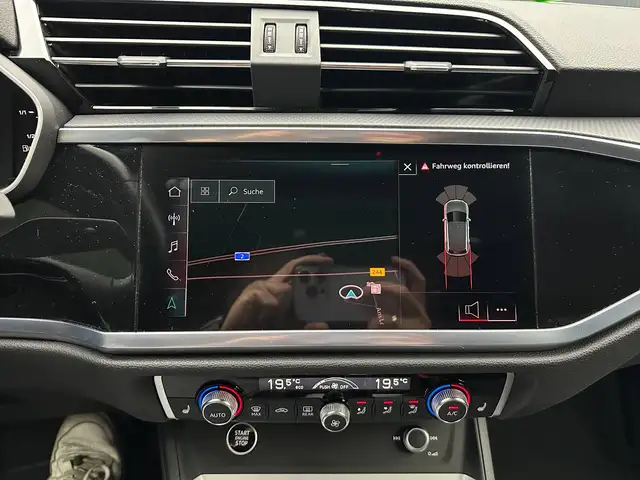 Audi Q3 view 20