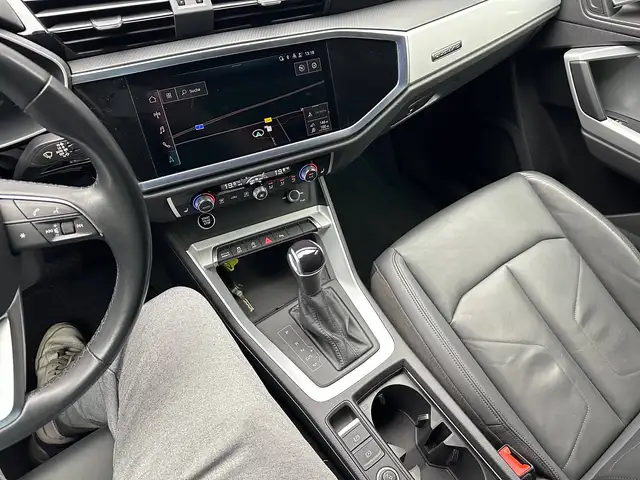 Audi Q3 view 18