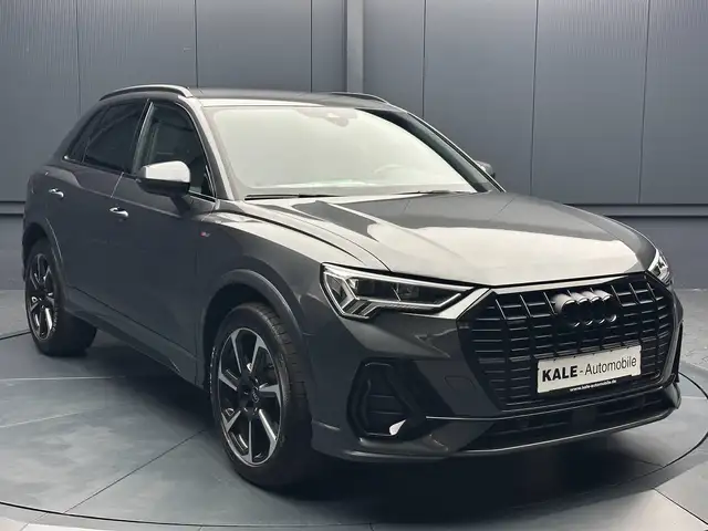 Audi Q3 view 7