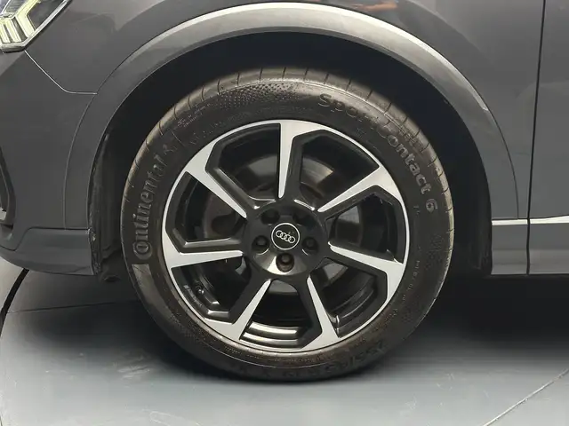 Audi Q3 view 9