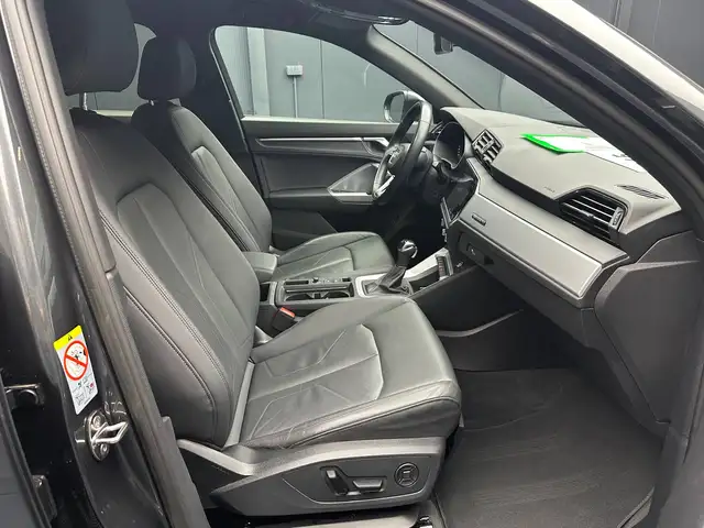 Audi Q3 view 10
