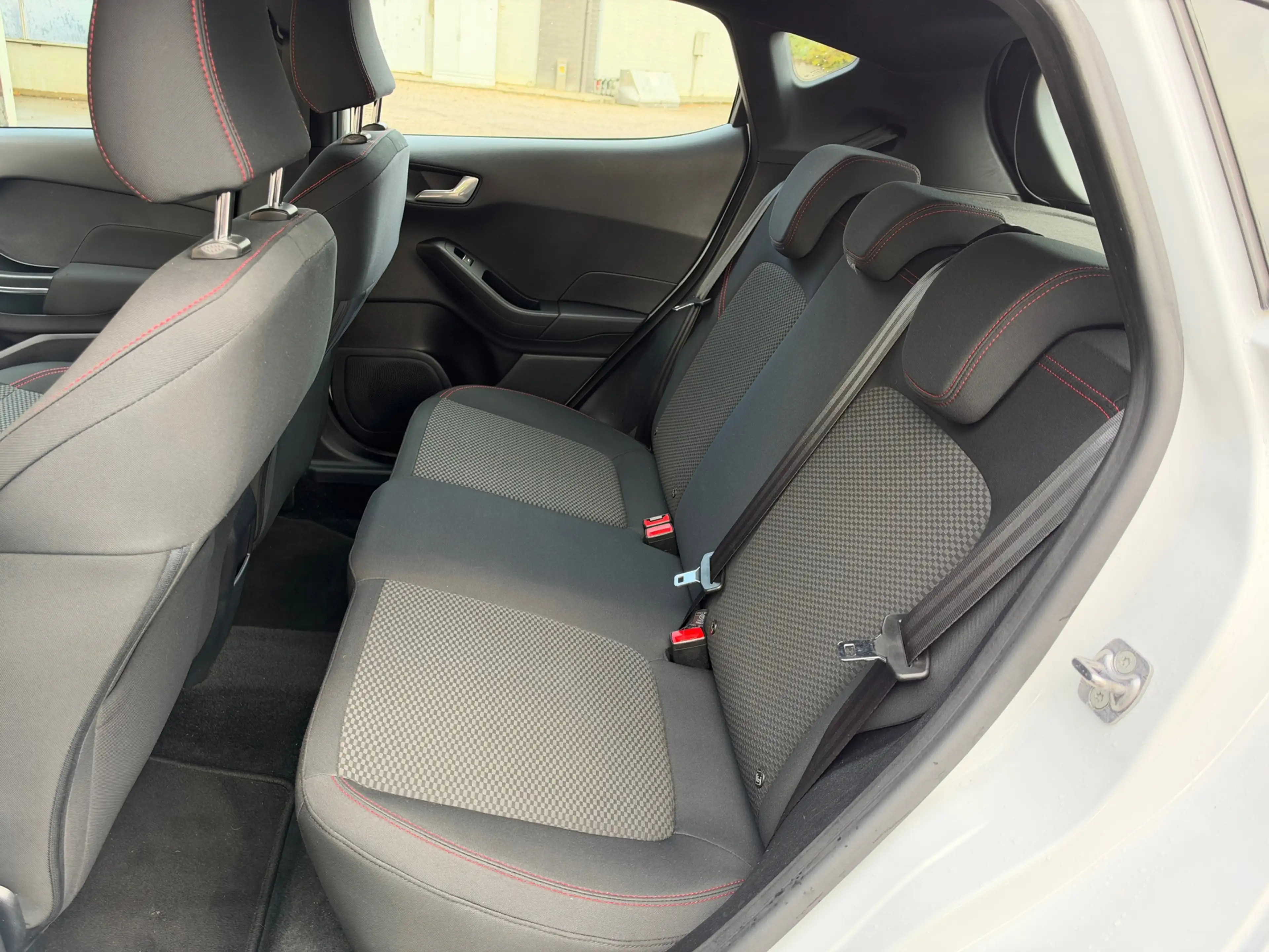Ford Fiesta 1.0 EcoBoost ST-Line — photo 14