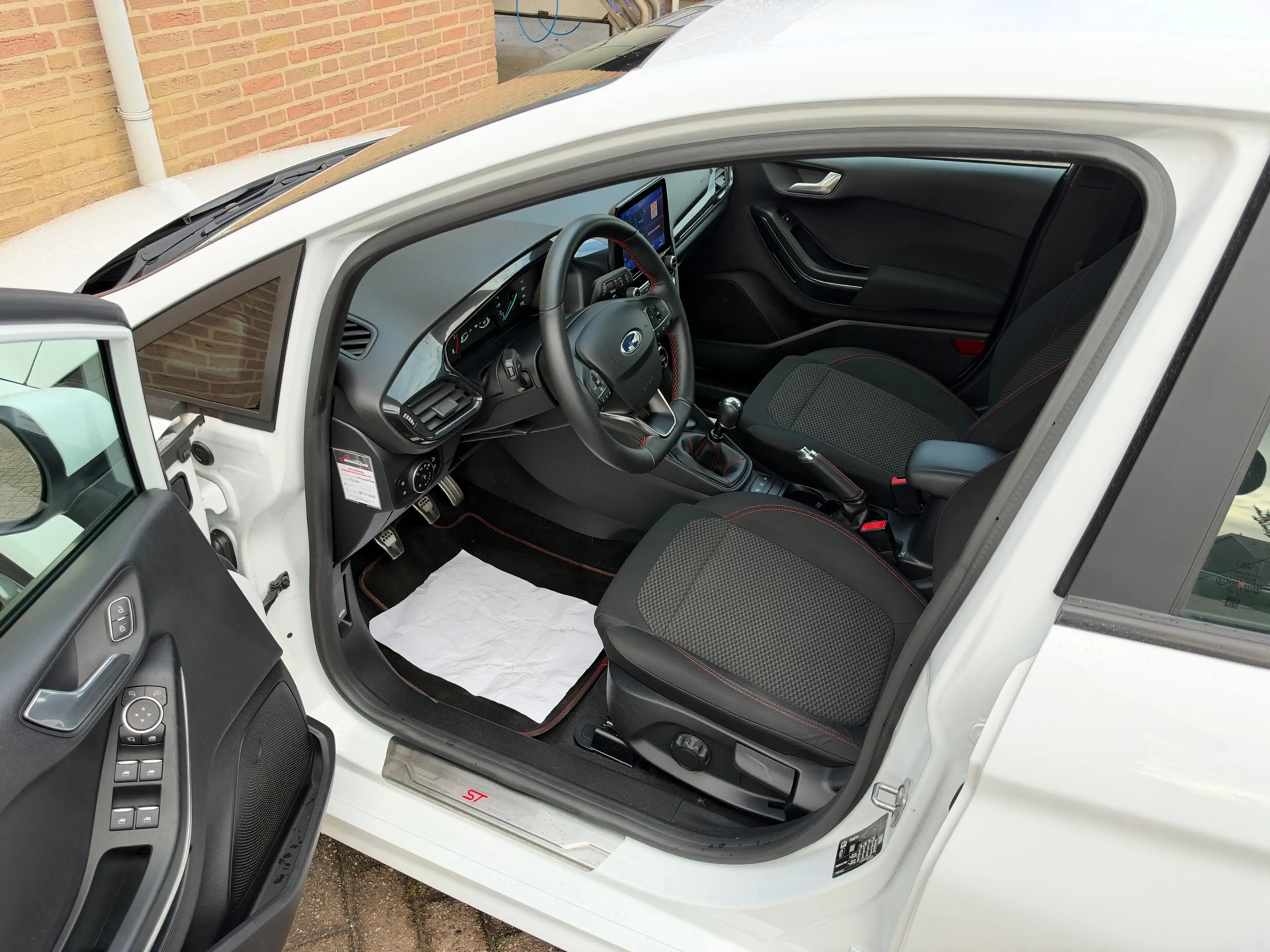 Ford Fiesta 1.0 EcoBoost ST-Line — photo 12