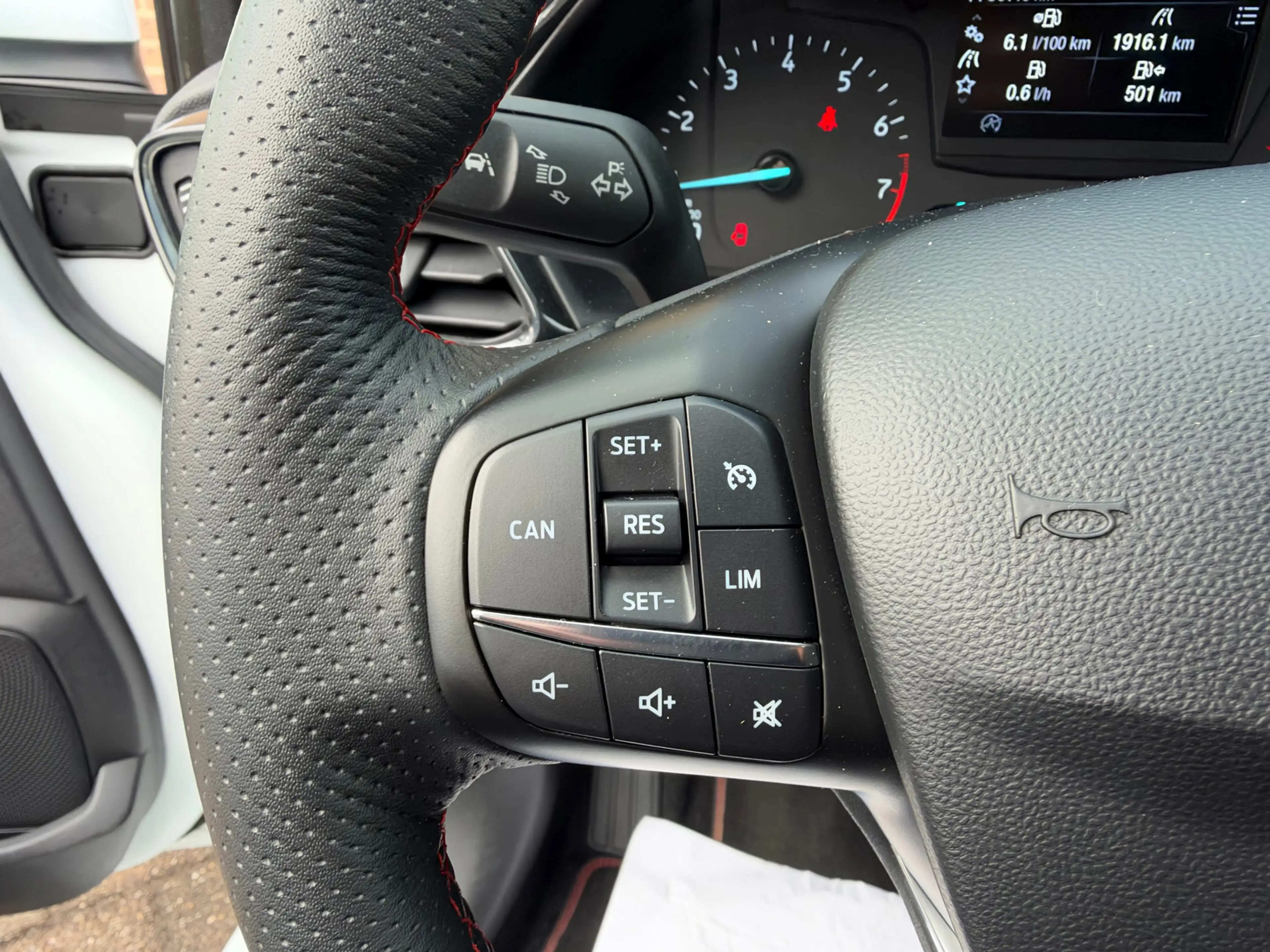 Ford Fiesta 1.0 EcoBoost ST-Line — photo 21